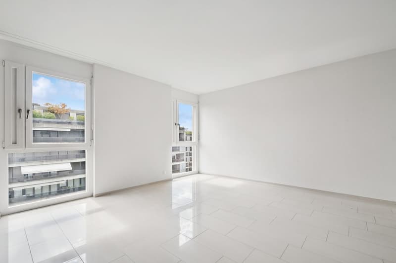 Bright 3.5-room apartment with a view in Zurich including 2 garage parking spaces (4)