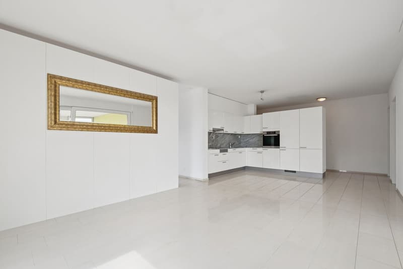 Bright 3.5-room apartment with a view in Zurich including 2 garage parking spaces (8)