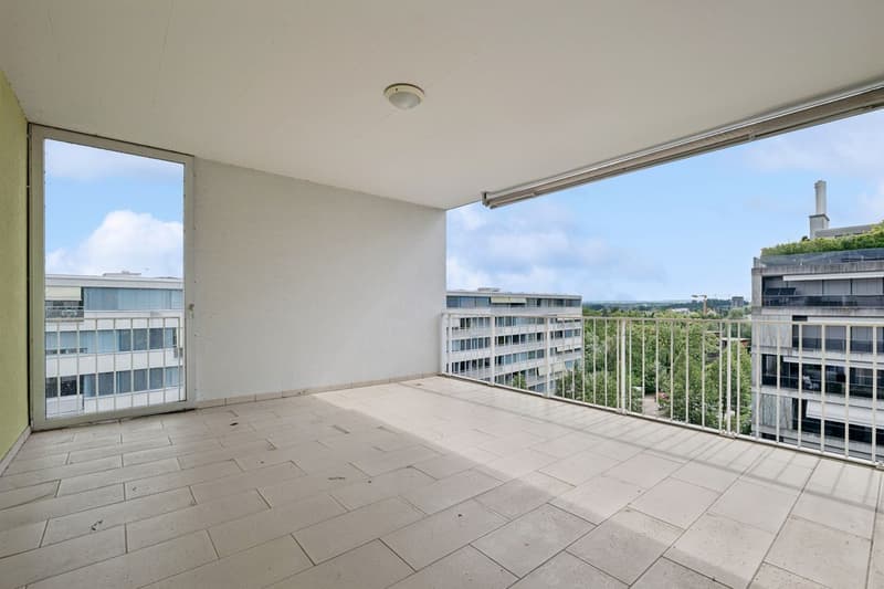 Bright 3.5-room apartment with a view in Zurich including 2 garage parking spaces (2)