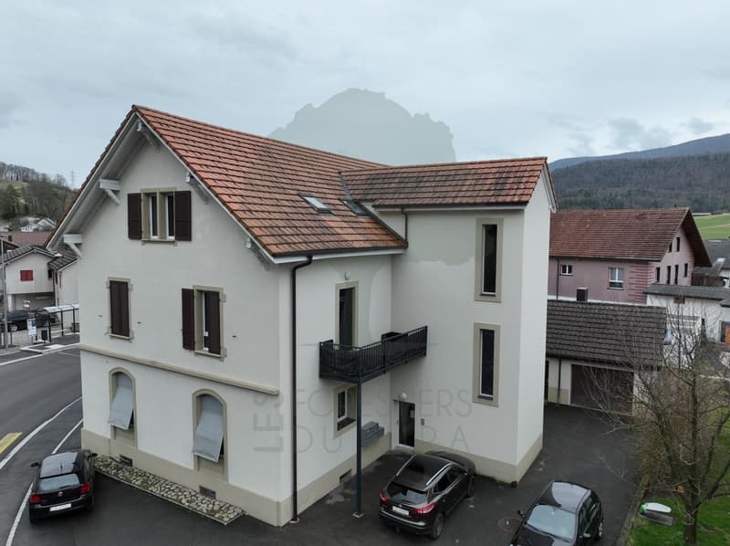 Bell'edificio locativo con 5 appartamenti a Vicques (3)