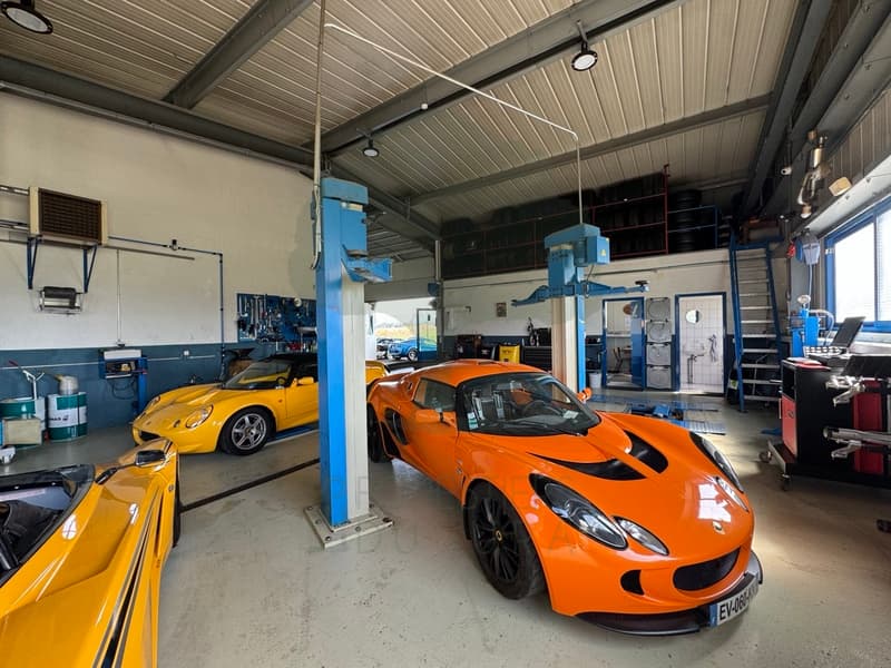 Garage and bodywork in Fahy with washing station (12)