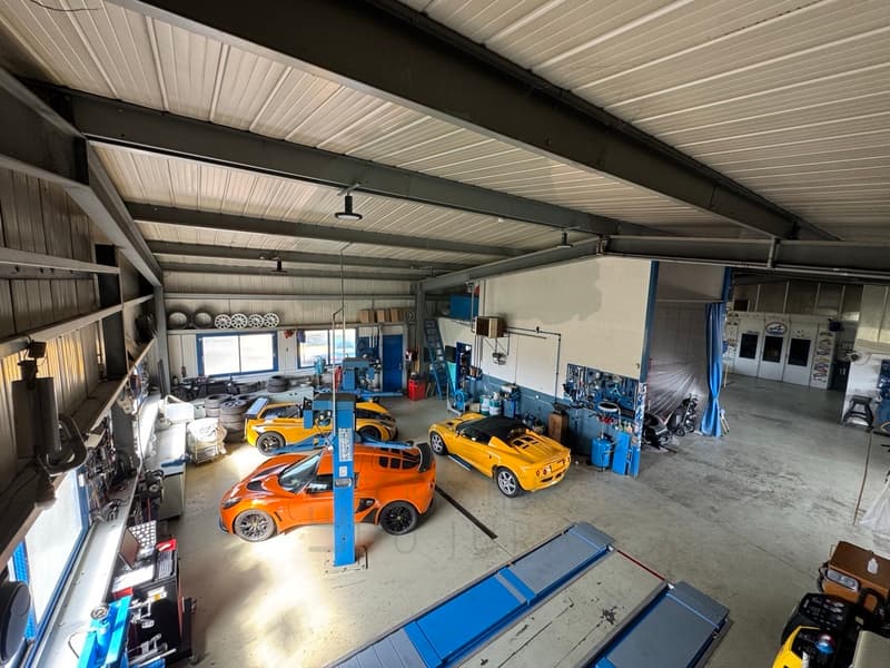 Garage and bodywork in Fahy with washing station (7)