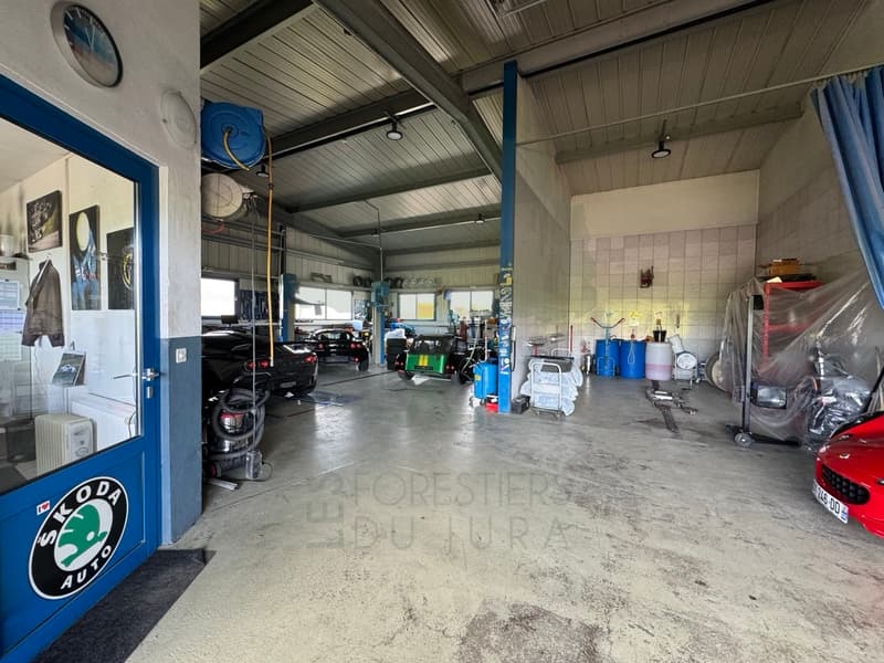 Garage and bodywork in Fahy with washing station (6)