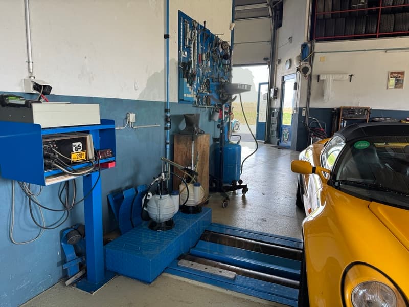 Garage and bodywork in Fahy with washing station (13)
