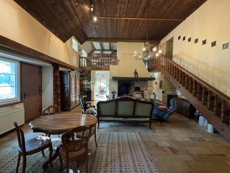 Casa di carattere con granaio amovibile ad Alle (10)