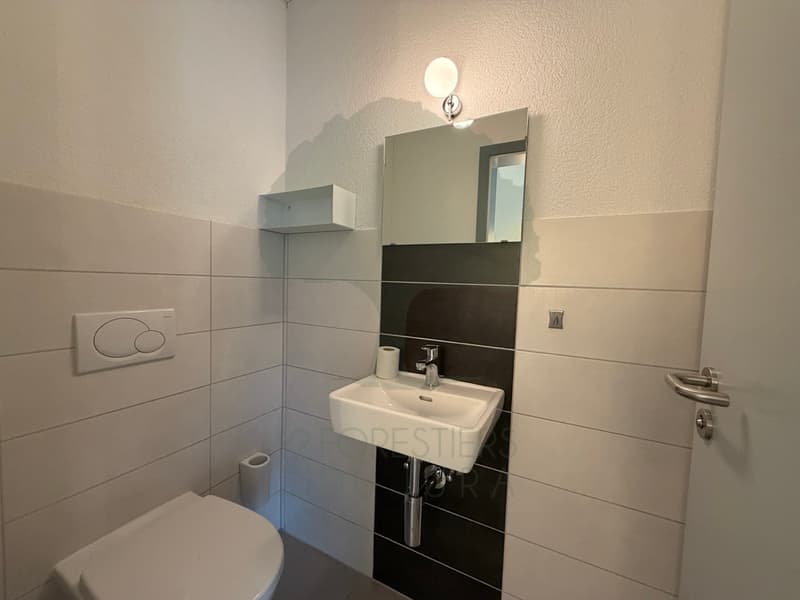 Medical office of 176 m² on the ground floor - Courfaivre (8)