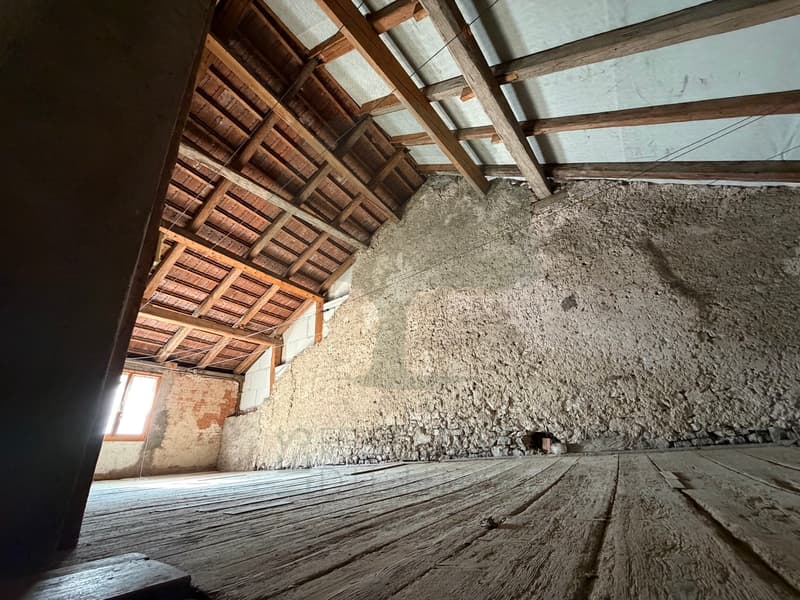 Maison à rénover entièrement au coeur de Saint-Ursanne (8)