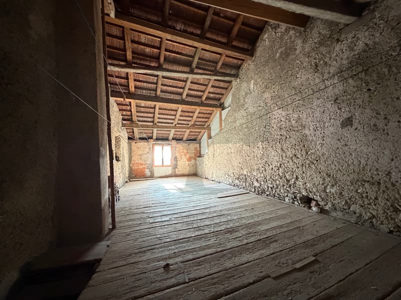 Maison à rénover entièrement au coeur de Saint-Ursanne (6)