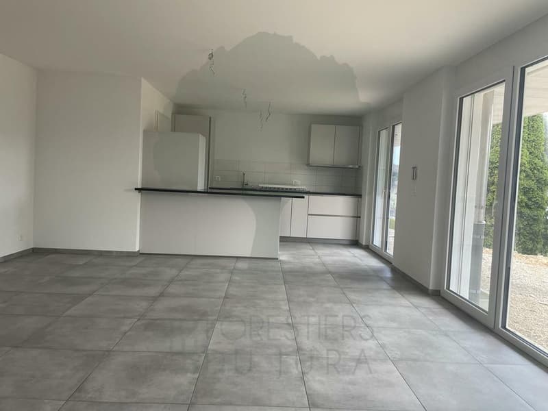 Prachtvolle 3.5-Zimmer-Wohnung mit eigenem Garten (4)