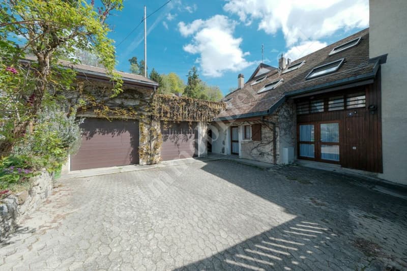 Außergewöhnliche Lage in der Nähe aller Annehmlichkeiten (16)
