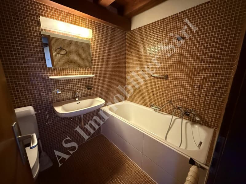 Exceptional situation close to all amenities (12)
