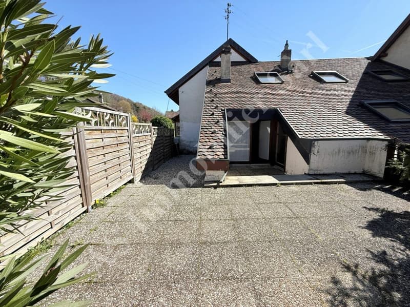 Exceptional situation close to all amenities (11)