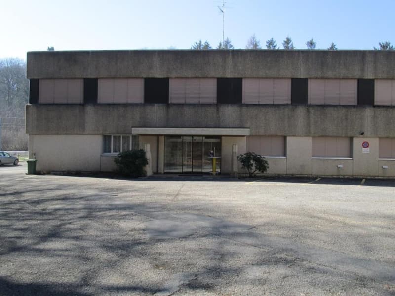 Industrial hall with administrative offices and building land (3)