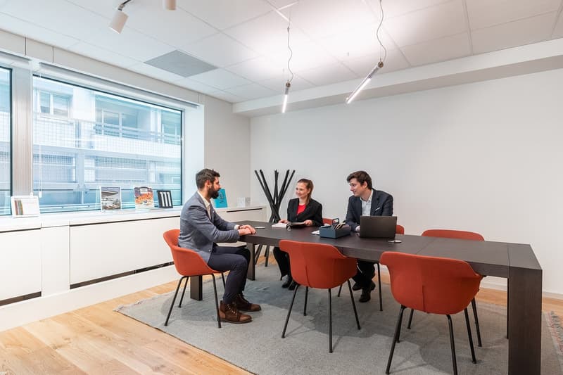 Un bureau de coworking ouvert au design remarquable pour 10 personnes à Spaces Nations (11)