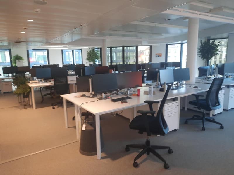 A fully equipped coworking office for you and your team at Spaces Main Station (3)