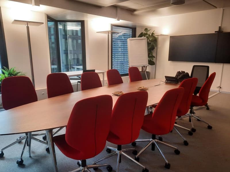 A fully equipped coworking office for you and your team at Spaces Main Station (9)