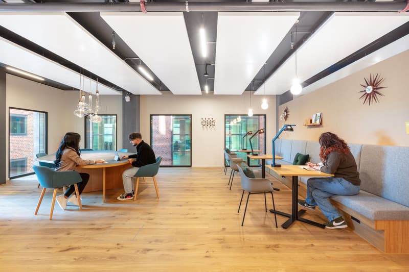 Accès continu à des bureaux designer pour 1 personne dans Spaces R2 Tower (4)