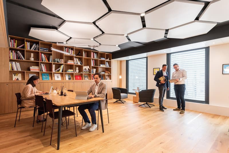 Un ufficio di coworking con design notevole per 10 persone a Spaces Main Station (10)