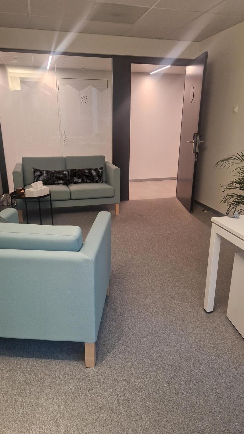 Un ufficio con design notevole per 2 persone a Spaces Nations (15)