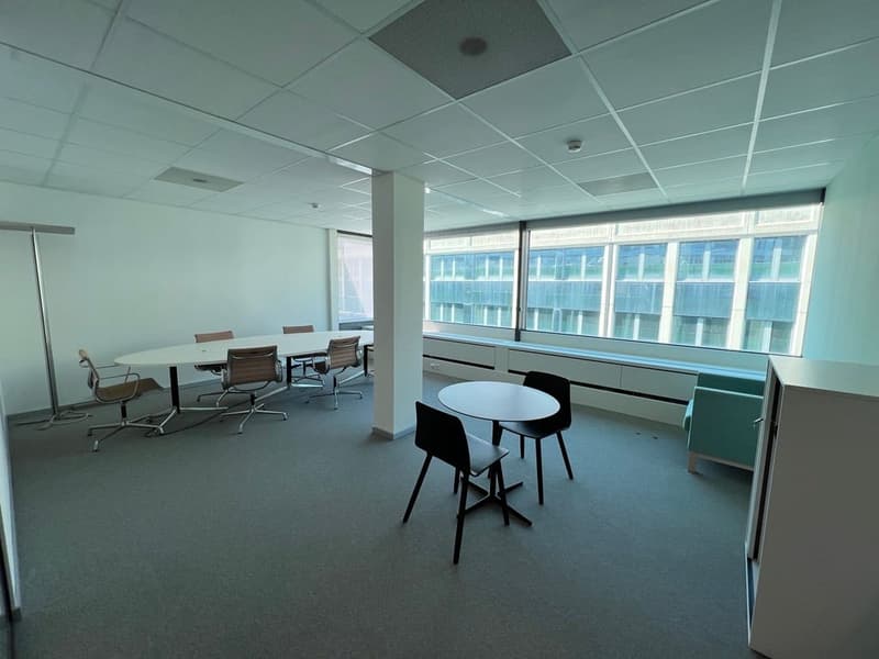 Un bureau de coworking ouvert entièrement équipé pour vous et votre équipe à Spaces Nations (11)