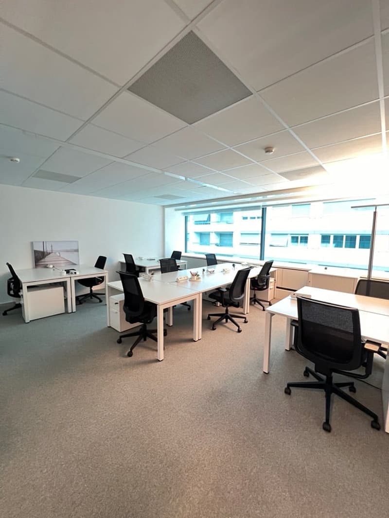 Un bureau de coworking ouvert entièrement équipé pour vous et votre équipe à Spaces Nations (5)