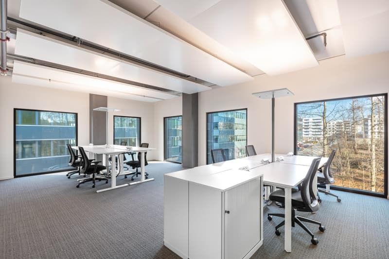 Uffici spaziosi completamente attrezzati per te e il tuo team in Spaces R2 Tower (8)