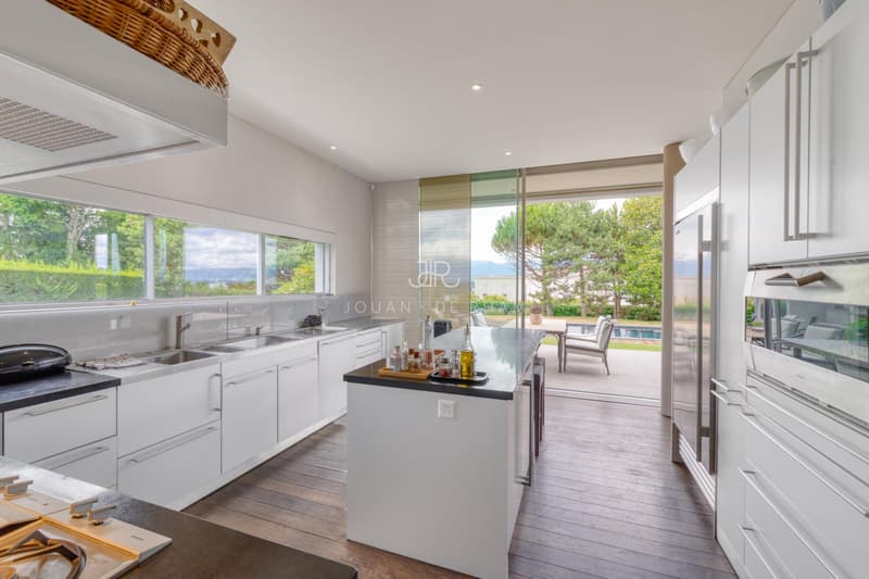Cologny: Beautiful house ideally located with lake view (3)