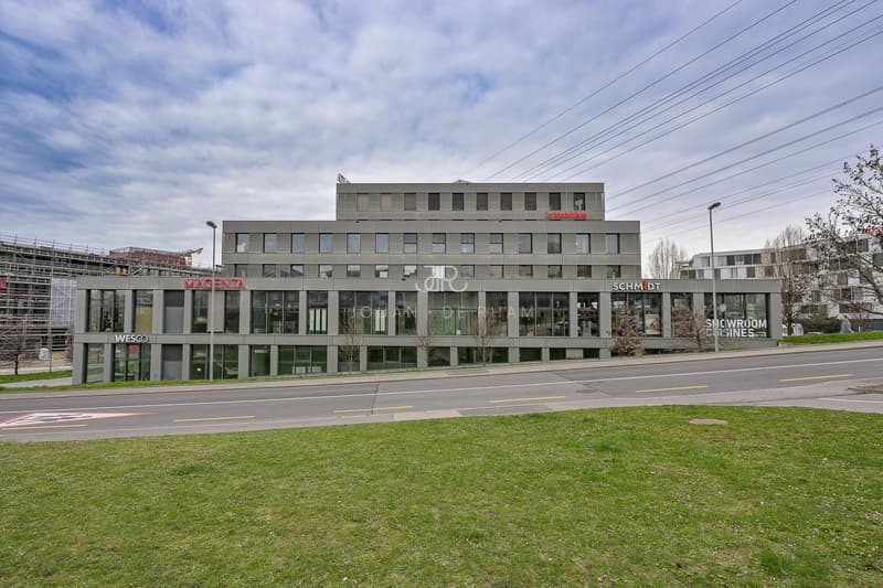 700 m2 di uffici in affitto in un edificio moderno (13)