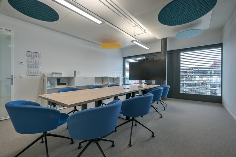 700 m2 di uffici in affitto in un edificio moderno (2)