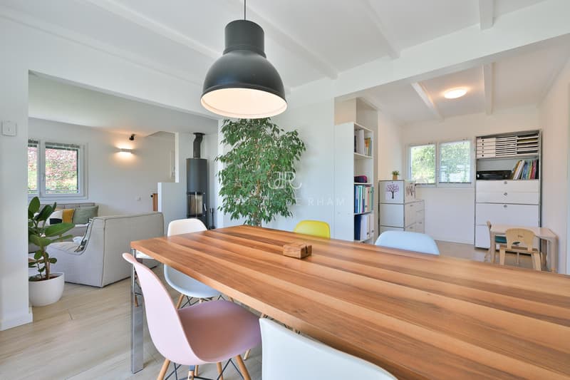 In the heart of Sus-Châtel (Genolier) - Renovated individual villa, energy performance A, lake and Alpine views (6)