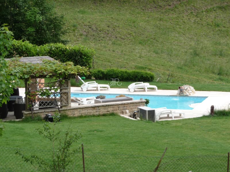 Villa with pool and breathtaking view (4)