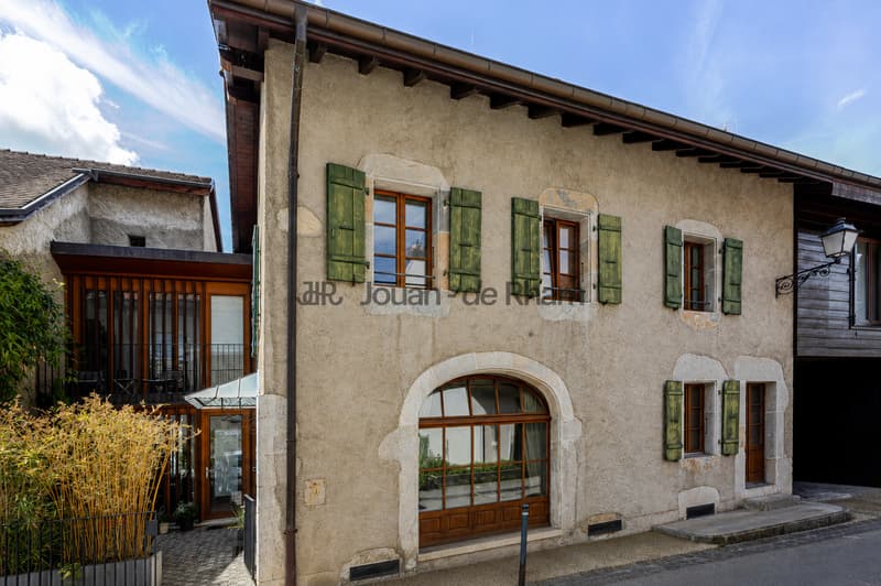 Magnifique maison de caractère au coeur du village de Veyrier (1)
