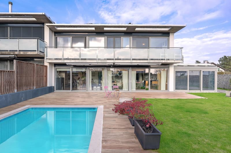 Semi-detached house with pool in quiet village of Terre Sainte (1)