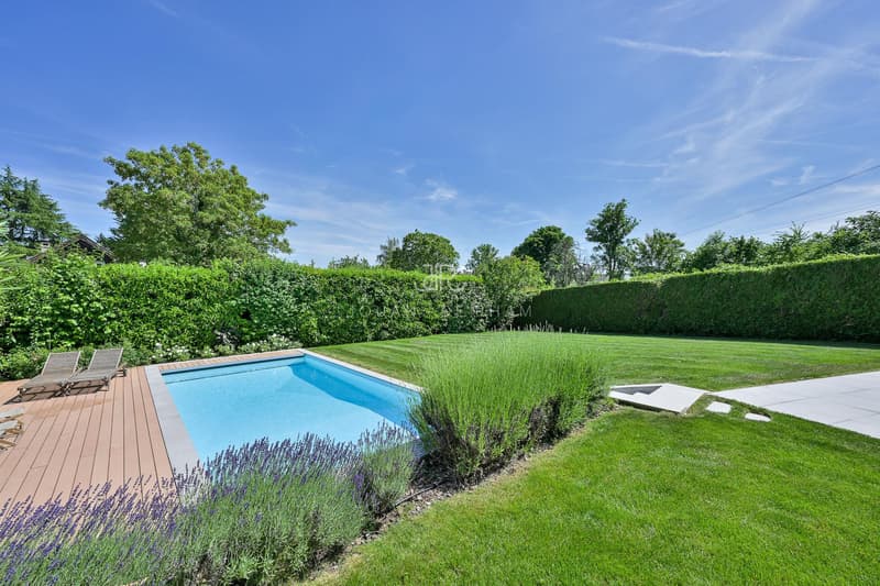 Beautiful semi-detached villa with pool in strategic location - Mies (3)