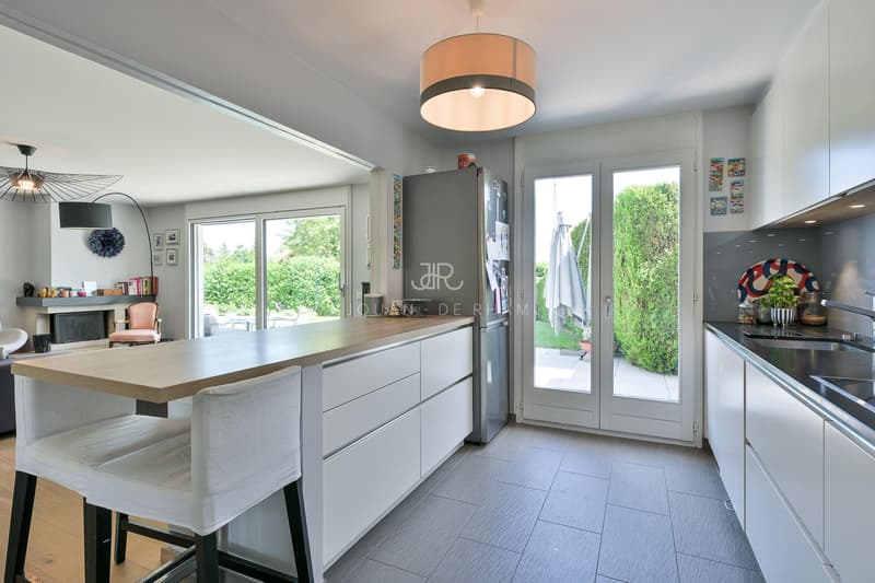 Beautiful semi-detached villa with pool in strategic location - Mies (6)