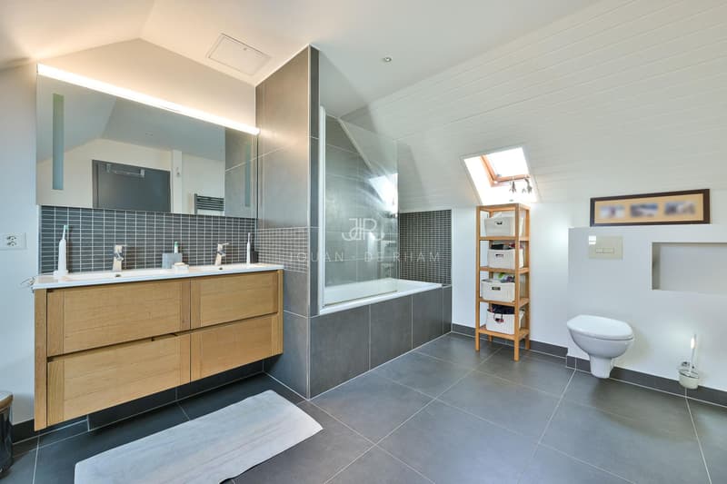 Beautiful semi-detached villa with pool in strategic location - Mies (12)