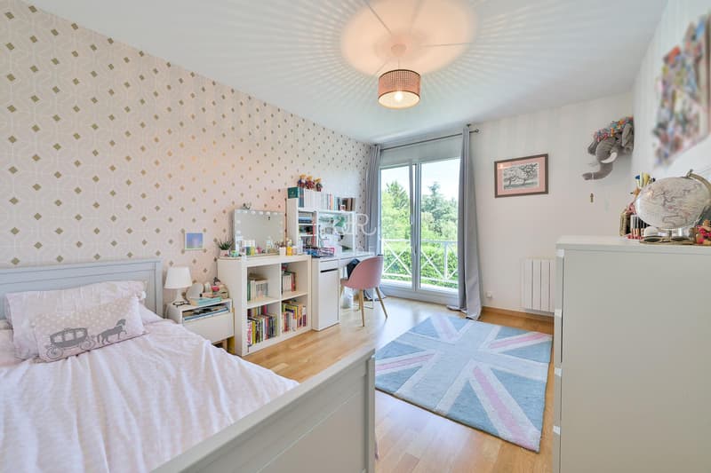 Beautiful semi-detached villa with pool in strategic location - Mies (10)