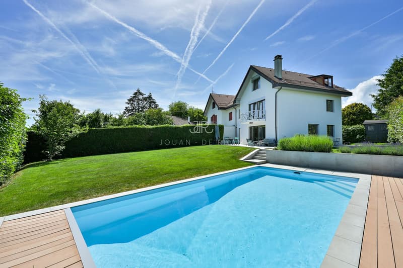 Beautiful semi-detached villa with pool in strategic location - Mies (1)