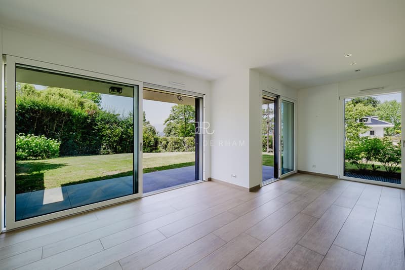 Magnifica villa contemporanea con vista lago (3)