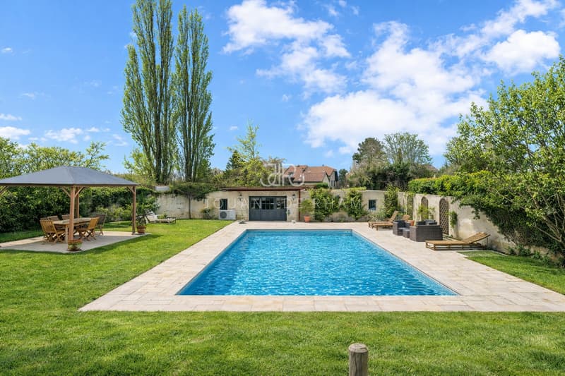 Élégante Maison de Maître avec parc et piscine à Jussy (1)