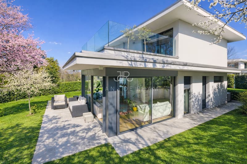 Anières | Superbe villa familiale contemporaine diventa "Anières | Bella villa familiare contemporanea" (1)