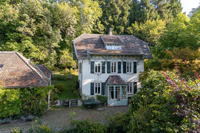 Essertines-sur-Rolle | Charmantes Haus und Anbau in der Ortschaft (2)