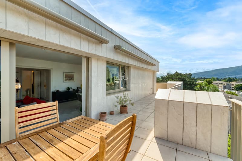 Cologny | Appartement de 4 pièces en attique avec vue imprenable (11)
