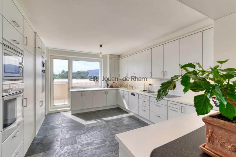 Cologny | Appartement de 4 pièces en attique avec vue imprenable (5)