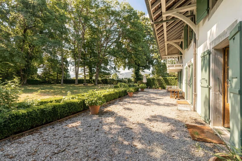 Élégante maison de caractère au coeur de la campagne genevoise (3)