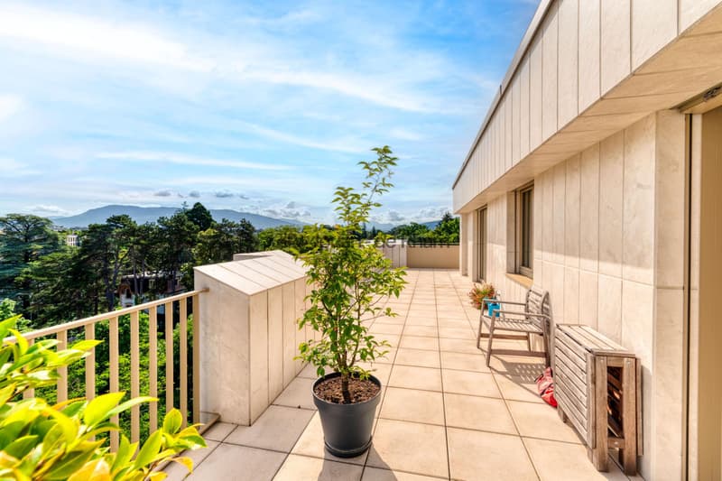 Cologny | Appartement de 4 pièces en attique avec vue imprenable (9)