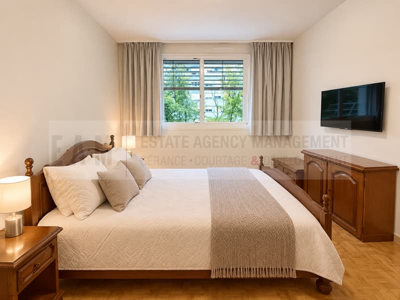 Spacious and bright : close to the United Nations (6)