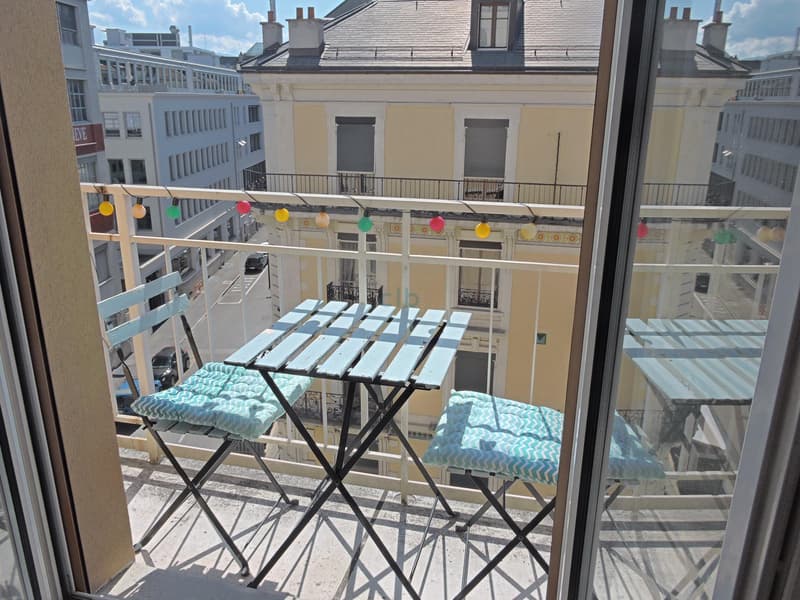 A LOUER PLAINPALAIS -Très bel appartement de 5 pièces avec balcon (2)