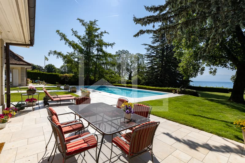 Elegant discreet property by the lake, close to Rolle city center (7)