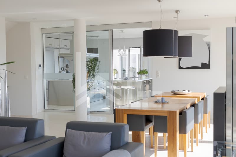 Contemporary exceptional villa with spectacular panoramic views of the lake (9)